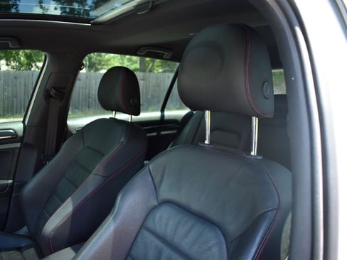 Used 2017 Volkswagen GTI SE FWD image 12