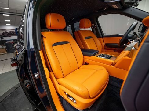 Used 2025 Rolls-Royce Cullinan AWD/4WD image 17