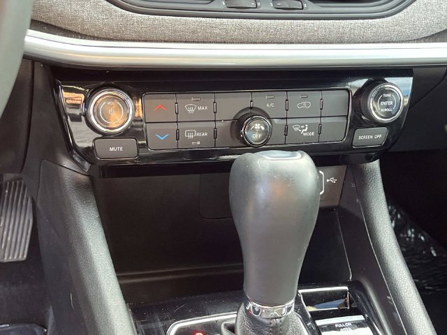 Used 2024 Jeep Compass Latitude AWD/4WD image 29