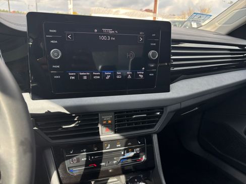 Used 2025 Volkswagen Jetta SE image 22