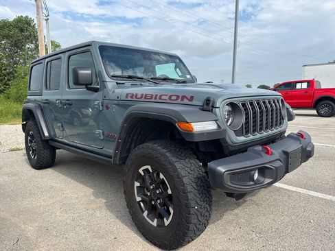 Used 2025 Jeep Wrangler Unlimited Rubicon AWD/4WD image 4