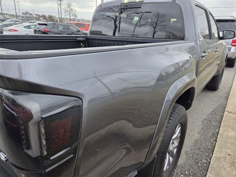 Used 2018 Toyota Tacoma SR5 image 7