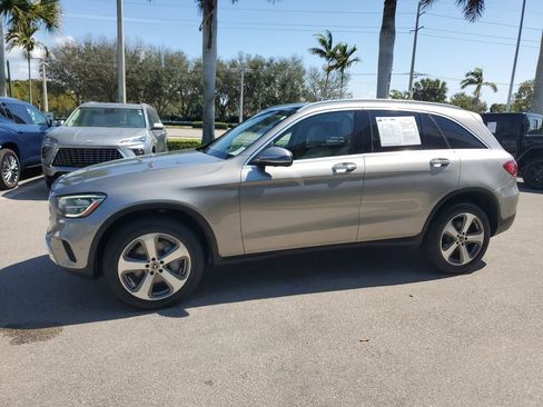 Used 2021 Mercedes-Benz GLC 300 4MATIC image 2