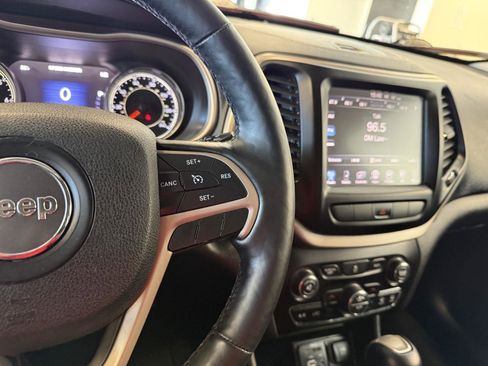 Used 2015 Jeep Cherokee Limited image 12