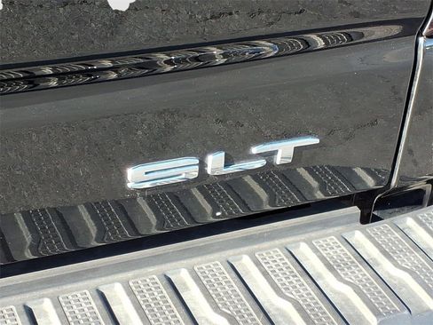 Used 2025 GMC Sierra 1500 SLT image 9