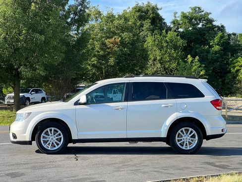 Used 2019 Dodge Journey SE w/ Premium Group FWD image 2