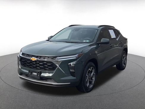 Used 2025 Chevrolet Trax LT image 7
