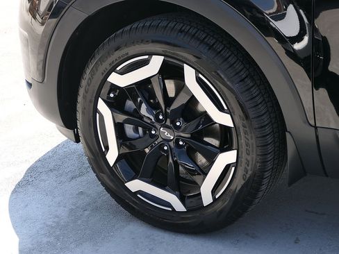 Used 2024 Kia Telluride EX w/ EX Captain's Chair Package FWD image 10