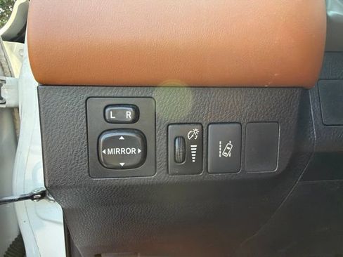 Used 2016 Toyota RAV4 Limited FWD image 22