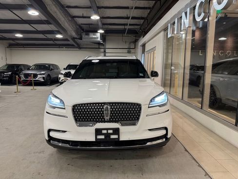 Used 2023 Lincoln Aviator Reserve w/ Elements Package Plus AWD/4WD image 3