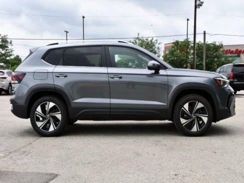 New 2025 Volkswagen Taos SE image 8