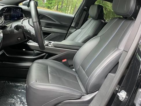 Used 2024 Cadillac Lyriq Luxury AWD/4WD image 14
