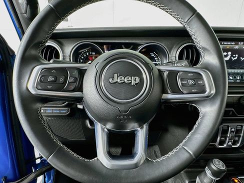 Used 2022 Jeep Wrangler Unlimited Sahara AWD/4WD image 44