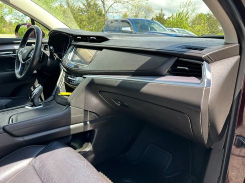 Used 2017 Cadillac XT5 Luxury w/ Driver Awareness Package AWD/4WD image 12