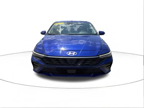 Used 2025 Hyundai Elantra SEL FWD image 8