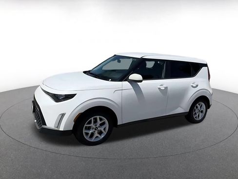 Used 2025 Kia Soul LX w/ LX Technology Package FWD image 8