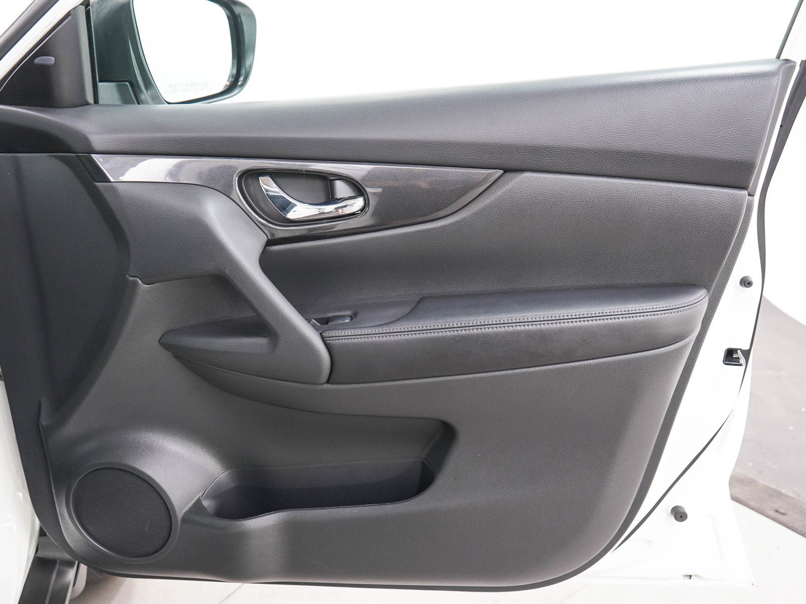Used 2017 Nissan Rogue SV AWD/4WD image 12