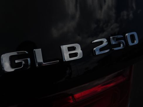 Certified 2022 Mercedes-Benz GLB 250 image 37
