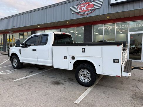 Used 2018 Ford F250 XL w/ Power Equipment Group image 4
