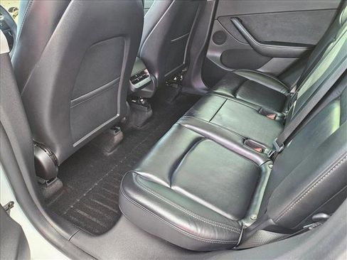 Used 2021 Tesla Model Y Long Range image 17