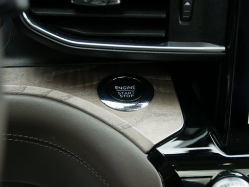 Used 2023 Ford Explorer Platinum w/ Technology Package image 23