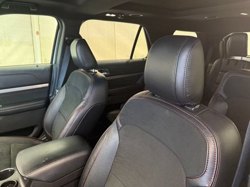 Used 2019 Ford Explorer XLT w/ Equipment Group 202A FWD image 14
