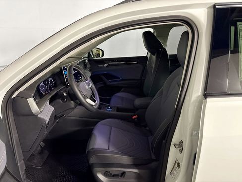 New 2026 Volkswagen Tiguan SE image 11