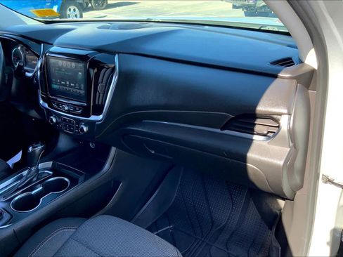 Used 2019 Chevrolet Traverse LT FWD image 16