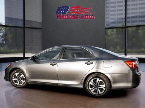 Used 2012 Toyota Camry L image 2