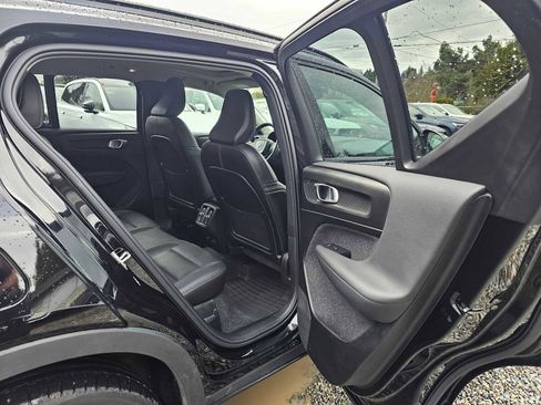 Certified 2025 Volvo XC40 B5 Plus w/ Protection Package Premier image 12