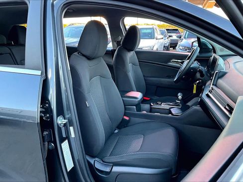 Certified 2023 Kia Sportage LX image 8