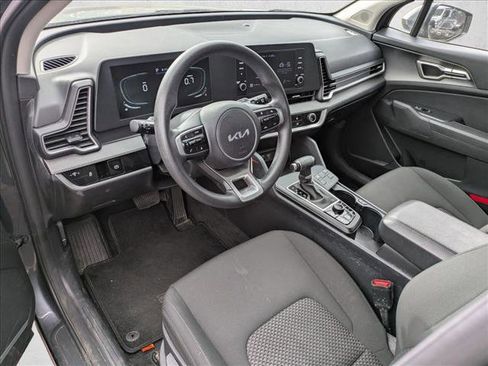 Used 2024 Kia Sportage LX image 9