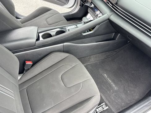 Used 2022 Hyundai Elantra Blue FWD image 31