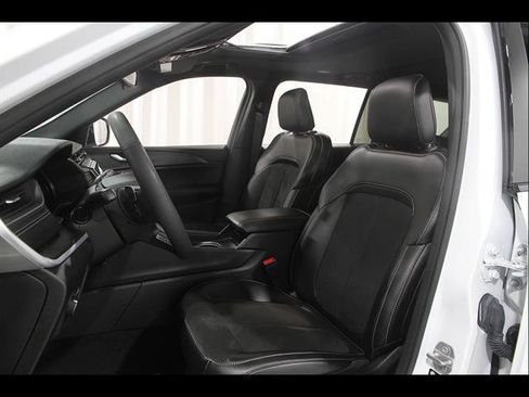 Used 2024 Jeep Grand Cherokee L Altitude AWD/4WD image 5