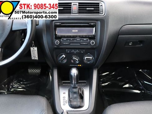 Used 2012 Volkswagen Jetta SE FWD image 19