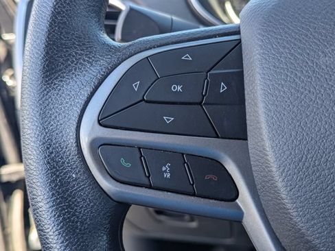 Used 2019 Jeep Cherokee Latitude w/ Popular Appearance Group AWD/4WD image 18