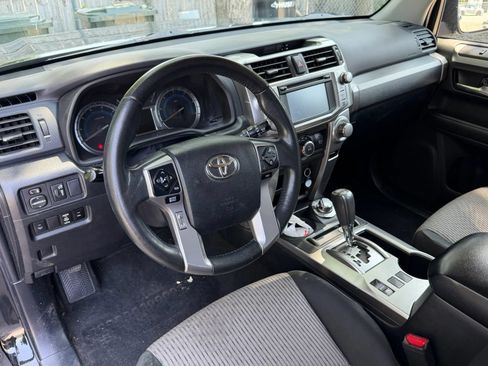 Used 2018 Toyota 4Runner SR5 AWD/4WD image 4