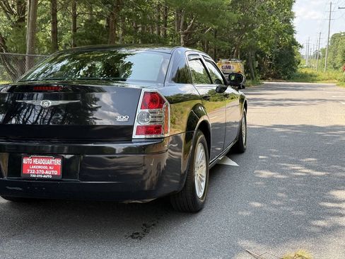 Used 2009 Chrysler 300 LX RWD image 6
