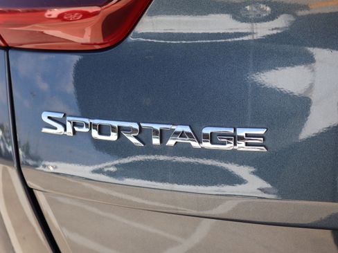 Used 2022 Kia Sportage EX image 19