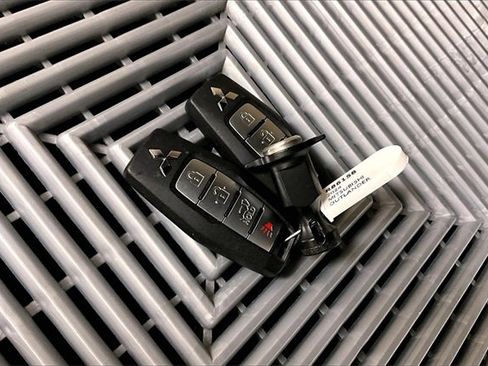 Used 2024 Mitsubishi Outlander SE image 10