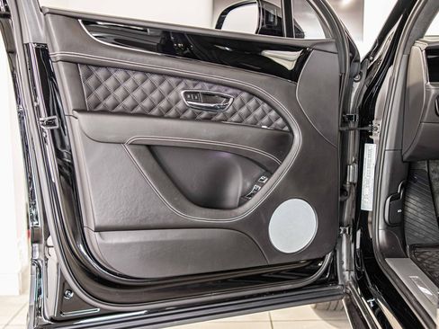 Used 2022 Bentley Bentayga image 35