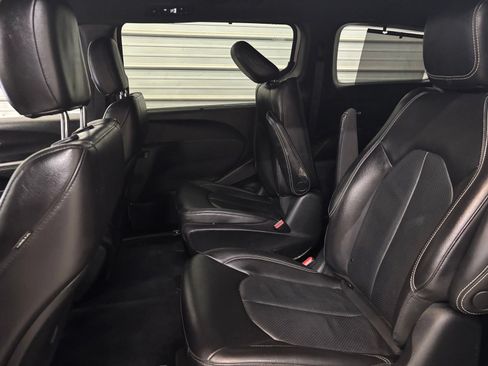 Used 2021 Chrysler Pacifica Touring-L w/ S Appearance Package FWD image 24