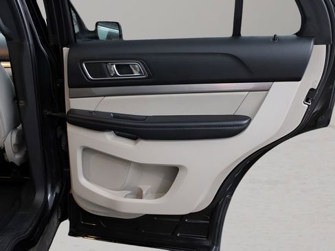 Used 2019 Ford Explorer XLT w/ Equipment Group 201A FWD image 31