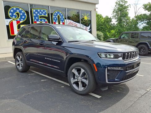 New 2026 Jeep Grand Cherokee Limited AWD/4WD image 2