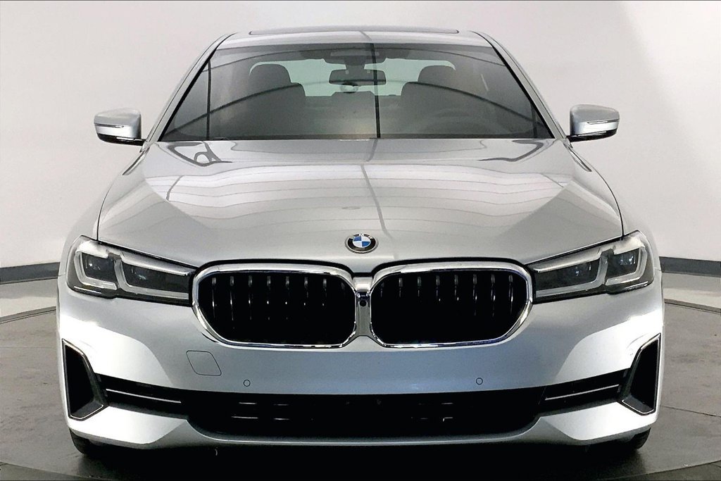 Used 2021 BMW 530i xDrive w/ Premium Package AWD/4WD image 2