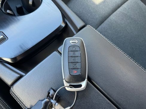 Used 2025 Nissan Rogue SV image 27