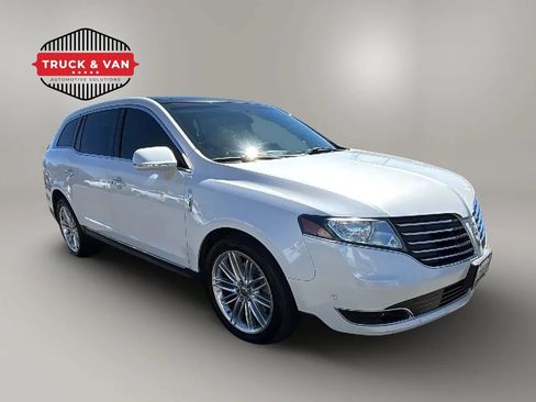 Used 2019 Lincoln MKT AWD image 7