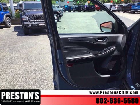 Used 2025 Ford Escape Active AWD/4WD image 10