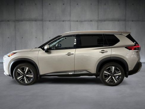 Used 2023 Nissan Rogue Platinum image 2