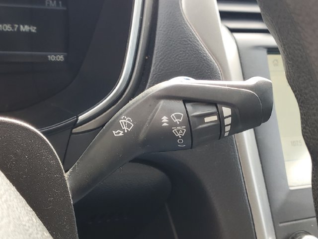 Used 2020 Ford Fusion SE FWD image 19